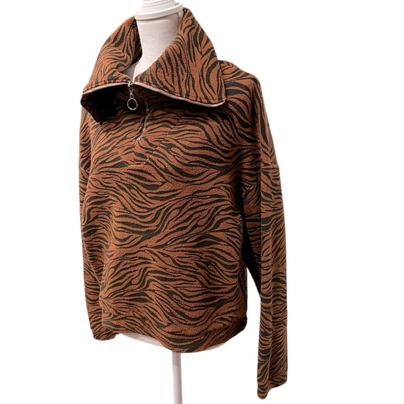 Monrow Zebra Animal Print 1/2 Zip Sherpa Pullover Carmel Brown Size Large NWT - Picture 4 of 14